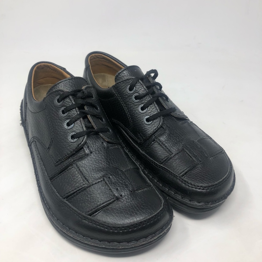 Classic Black Leather Women's Shoes - Picture 2 of 11